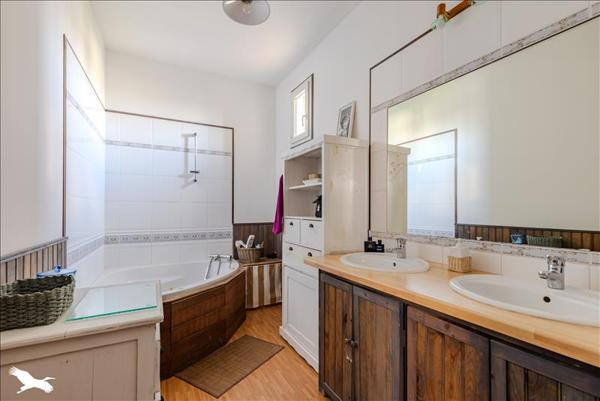 Maison à vendre |  Ambarès-et-Lagrave |  7 pièces | 214 m²