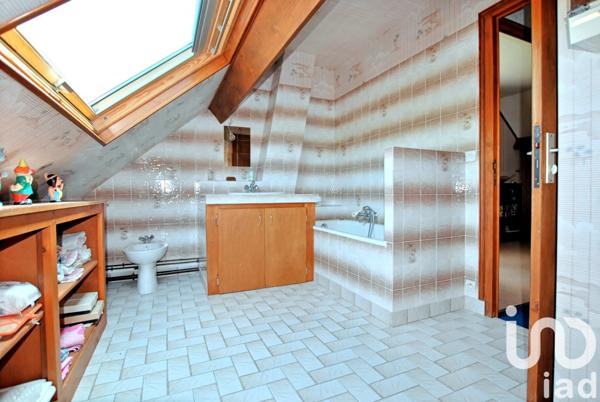 Maison traditionnelle 7 pièces de 144 m² à Bléneau (89220)