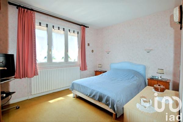 Maison traditionnelle 7 pièces de 144 m² à Bléneau (89220)