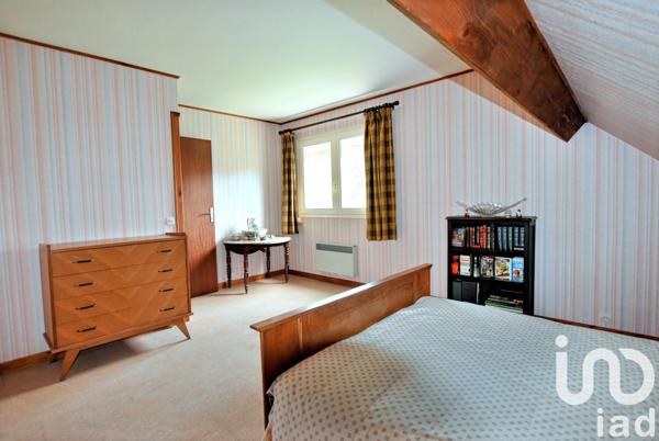 Maison traditionnelle 7 pièces de 144 m² à Bléneau (89220)