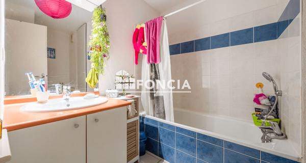 À vendre Studio 38 m² - Castillon-la-bataille 33350