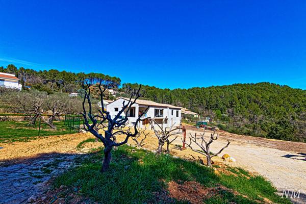 Flayosc (83780) Superbe maison de maçon de 190 m² hors d'eau hors d'air sur terrain de 3240 m²