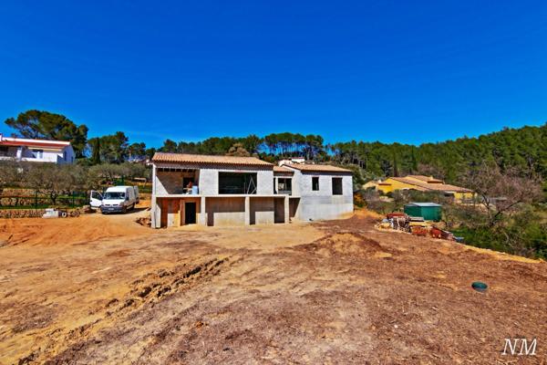 Flayosc (83780) Superbe maison de maçon de 190 m² hors d'eau hors d'air sur terrain de 3240 m²