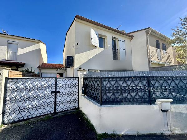 Maison T4 de 76m² avec garage et piscine .