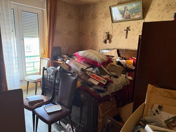 SUCCESSION VACANTE ! Maison mitoyenne 4 pièces 3 chambres 83 m2 JOEUF, offrant un fort potentiel de rénovation