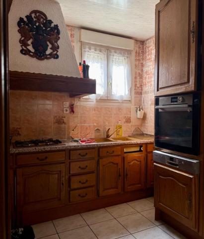 SUCCESSION VACANTE ! Maison mitoyenne 4 pièces 3 chambres 83 m2 JOEUF, offrant un fort potentiel de rénovation