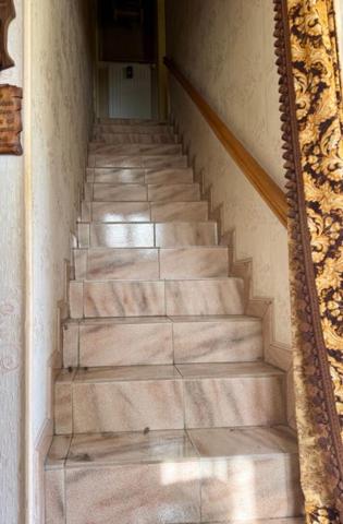SUCCESSION VACANTE ! Maison mitoyenne 4 pièces 3 chambres 83 m2 JOEUF, offrant un fort potentiel de rénovation