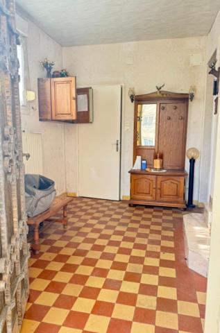 SUCCESSION VACANTE ! Maison mitoyenne 4 pièces 3 chambres 83 m2 JOEUF, offrant un fort potentiel de rénovation