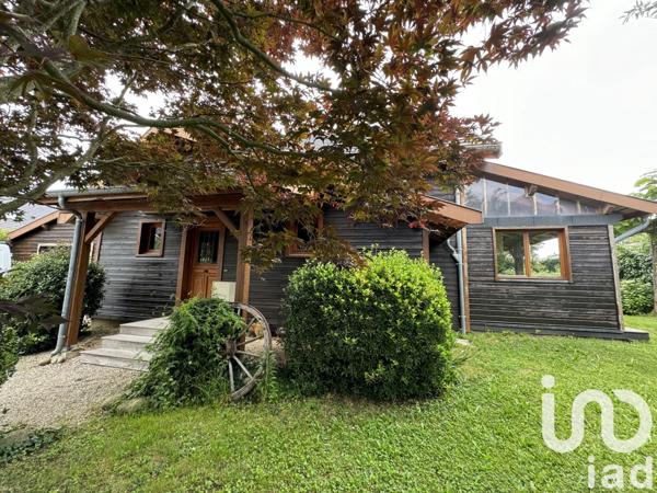 Châlet 4 pièces de 190 m² à Baudreix (64800)