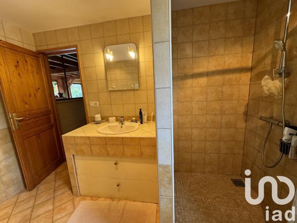 Châlet 4 pièces de 190 m² à Baudreix (64800)