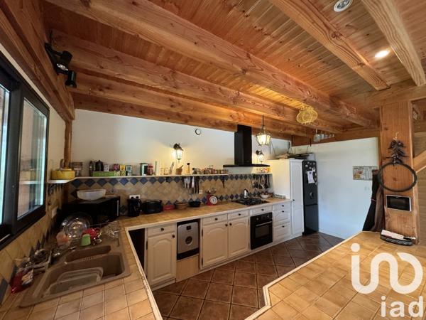 Châlet 4 pièces de 190 m² à Baudreix (64800)