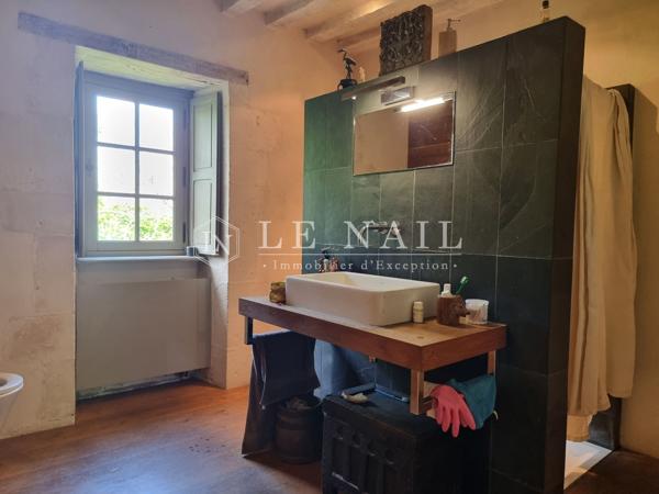 Charmant relais de chasse du XVIe sur 4963 m² de jardin arboré en Normandie