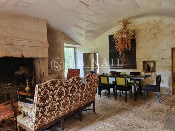 Charmant relais de chasse du XVIe sur 4963 m² de jardin arboré en Normandie