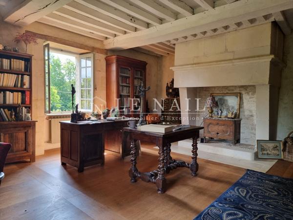 Charmant relais de chasse du XVIe sur 4963 m² de jardin arboré en Normandie