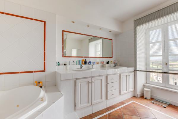 Montréal (Aude) : Demeure bourgeoise, 11 pièces, piscine et vue panoramique