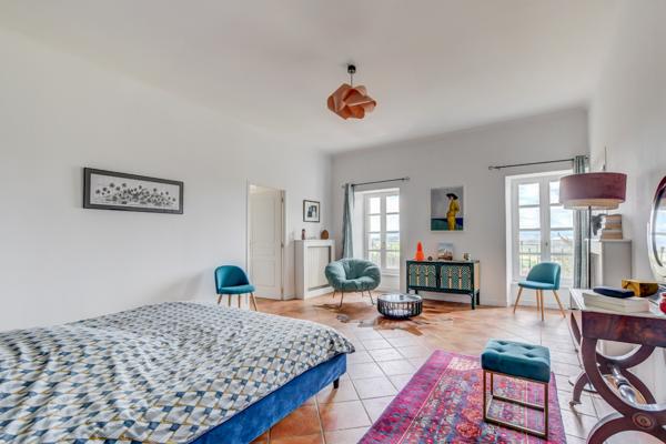 Montréal (Aude) : Demeure bourgeoise, 11 pièces, piscine et vue panoramique