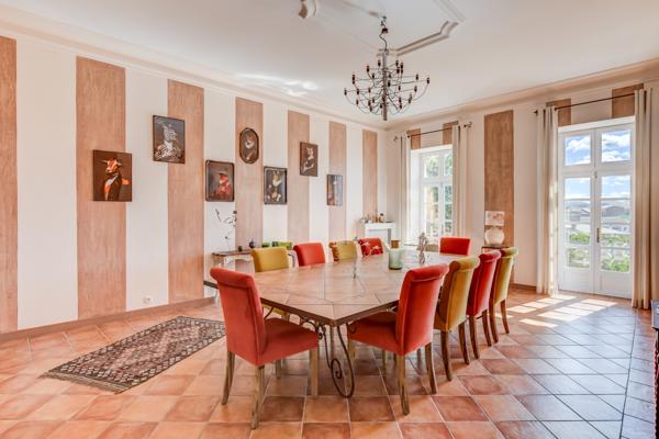 Montréal (Aude) : Demeure bourgeoise, 11 pièces, piscine et vue panoramique