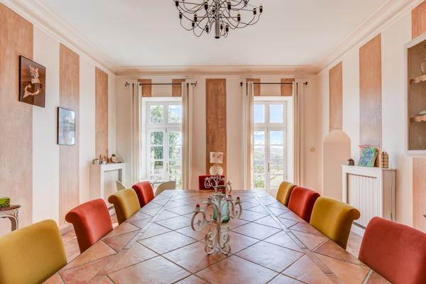 Montréal (Aude) : Demeure bourgeoise, 11 pièces, piscine et vue panoramique