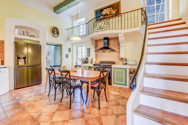 Montréal (Aude) : Demeure bourgeoise, 11 pièces, piscine et vue panoramique