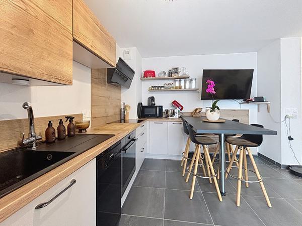 Fréjus - T2 dernier étage avec terrasse, double stationnement et prestations modernes