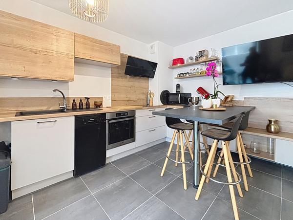 Fréjus - T2 dernier étage avec terrasse, double stationnement et prestations modernes