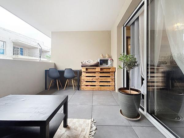 Fréjus - T2 dernier étage avec terrasse, double stationnement et prestations modernes