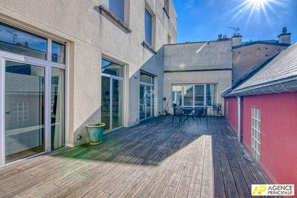 Versailles Notre-Dame les Prés - Appartement 8 pièces de 322 m² situé au 1er étage avec terrasse + 2 places de parking €2 400 000 ** - Référence 27185