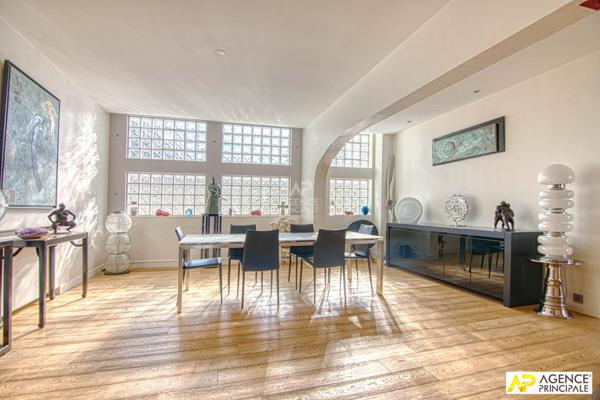 Versailles Notre-Dame les Prés - Appartement 8 pièces de 322 m² situé au 1er étage avec terrasse + 2 places de parking €2 400 000 ** - Référence 27185