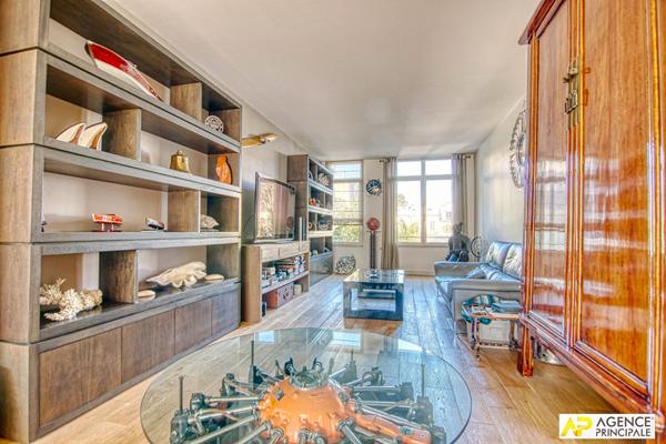 Versailles Notre-Dame les Prés - Appartement 8 pièces de 322 m² situé au 1er étage avec terrasse + 2 places de parking €2 400 000 ** - Référence 27185