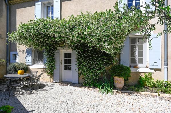 Propriété en provence avec jardin et garage