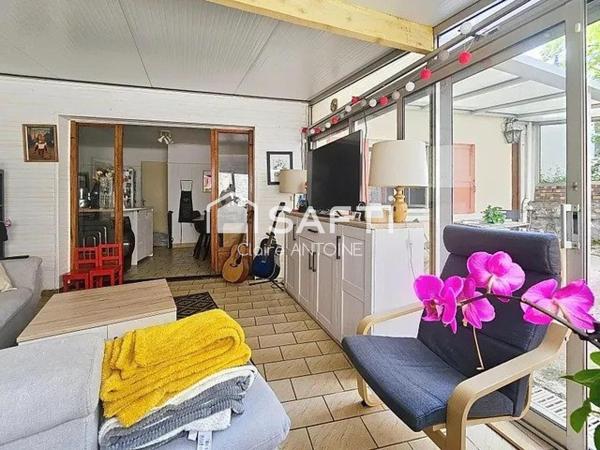 Maison à fort potentiel avec grand jardin arboré – À 300 m de la gare