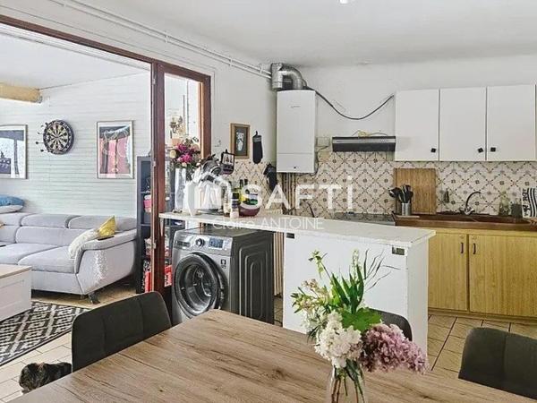 Maison à fort potentiel avec grand jardin arboré – À 300 m de la gare