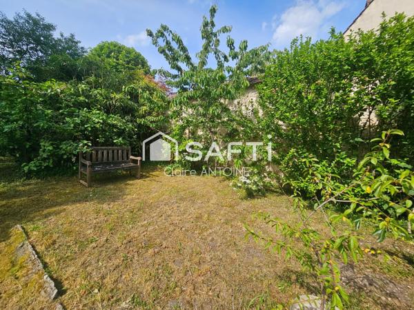 Maison à fort potentiel avec grand jardin arboré – À 300 m de la gare