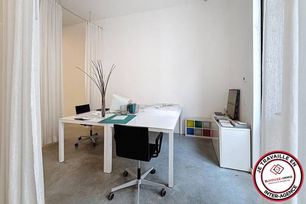Bureau à louer 3 pièces de 103 m²