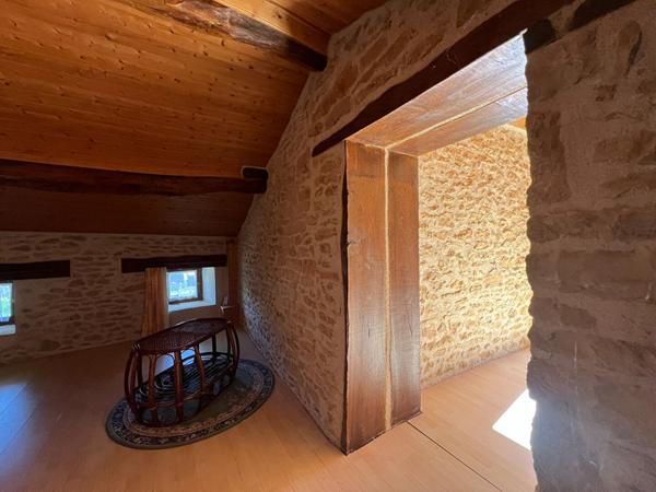 Maison  de 200m²  et dépendances ROMAGNE