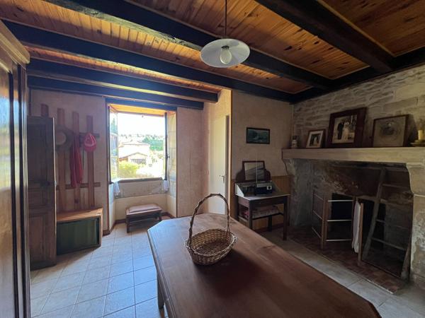 Maison  de 200m²  et dépendances ROMAGNE