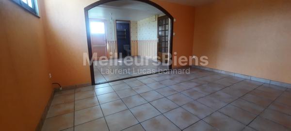 A louer  MAISON SUR SOUS SOL avec 4 Chambres