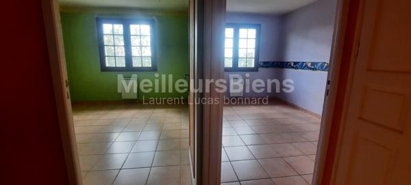 A louer  MAISON SUR SOUS SOL avec 4 Chambres