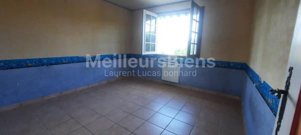 A louer  MAISON SUR SOUS SOL avec 4 Chambres