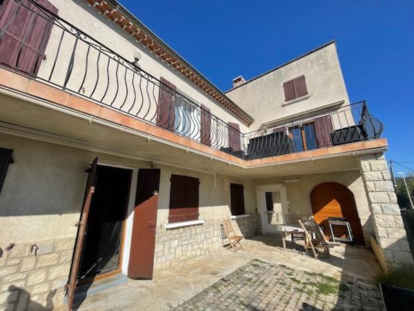MAISON COMPOSÉE DE 2 LOGEMENTS