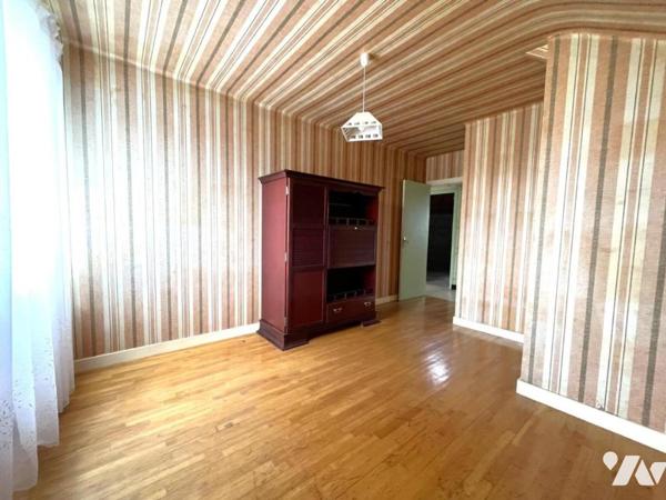 QUESSOY - Maison familiale 6 chambres.