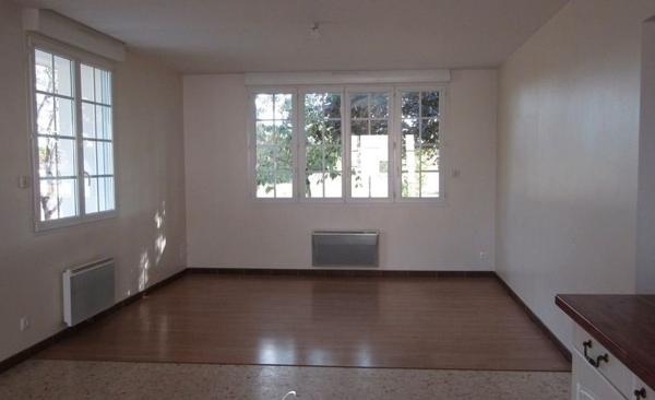 Immeuble Saintes 16 pièce(s) 372 m2