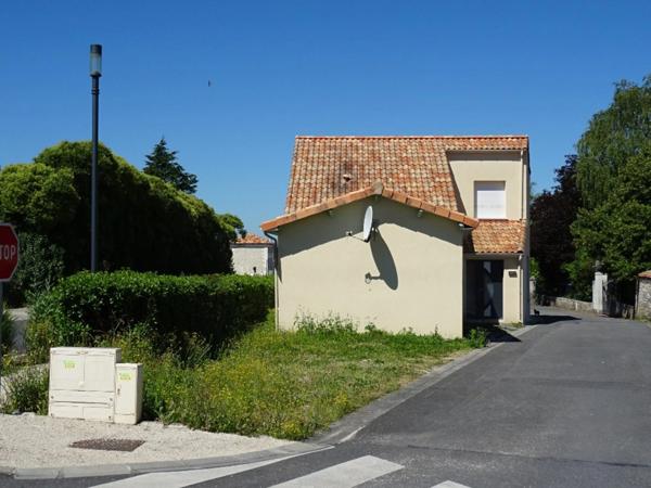Mornac. Maison 119 m², entièrement rénovée avec garage et jardin
