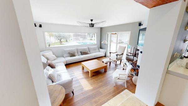 2 Villas,  piscine et garage de 100m2