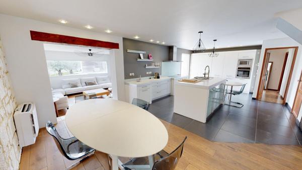 2 Villas,  piscine et garage de 100m2