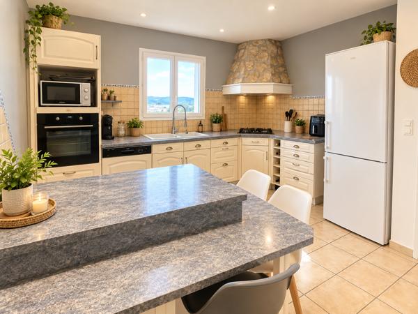 Maison
         6 pièces
        - 115 m² 320 250 €*