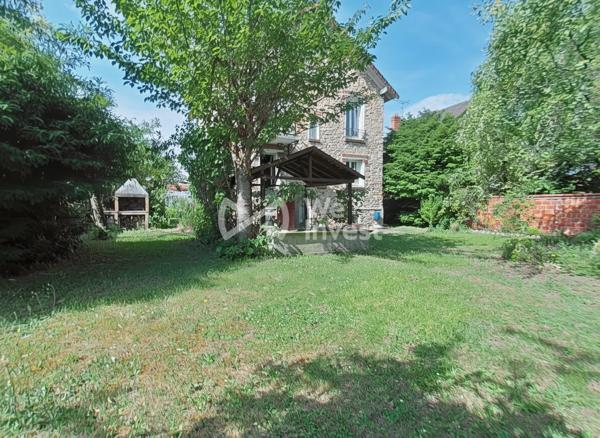 BEAUCHAMP – AUTHENTIQUE MEULIÈRE INDÉPENDANTE – 696 m² DE TERRAIN – PISCINABLE – DÉPENDANCES – FORT POTENTIEL D'ÉVOLUTION