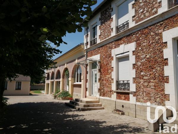 Maison traditionnelle 10 pièces de 305 m² à Chailly-en-Bière (77930)