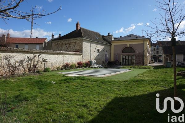 Maison traditionnelle 10 pièces de 305 m² à Chailly-en-Bière (77930)