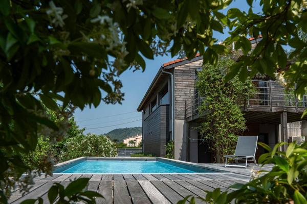 07140 Les Vans : Villa d`architecte avec Piscine